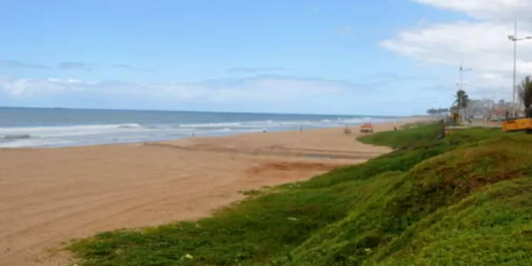 Feirense morre afogado em praia de Salvador