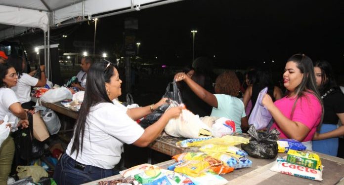 Canta Bahia arrecada 11 toneladas de alimentos em Feira de Santana