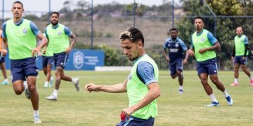 Após morte de jogador do Bahia de Feira, elenco do Nacional-AM simula  velório