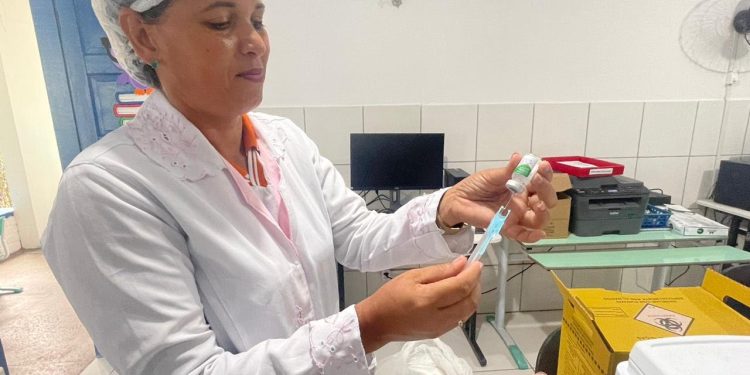 Secretaria de Educação promove vacinação de estudantes nas escolas municipais