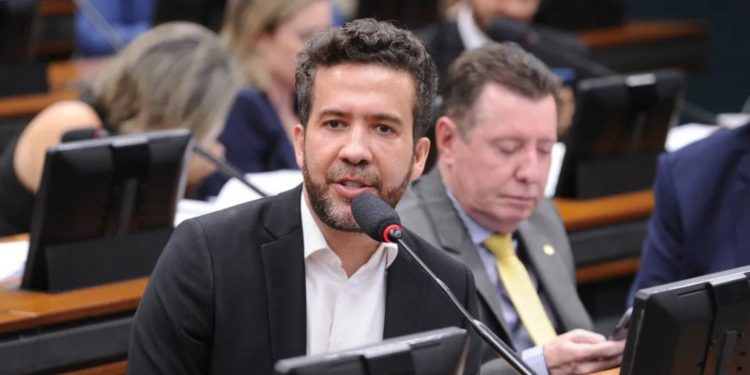 Ex-assessores de Janones dizem que repasse em suposto esquema de rachadinha chegava a 60%