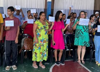 Alunos da APAE recebem certificação de oficinas de artesanato e penteado afro