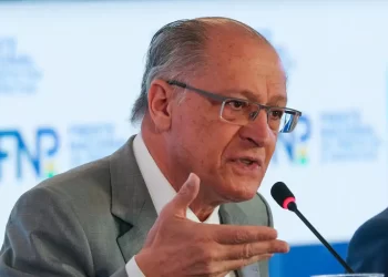 Alckmin defende alternativa para desonerar folha de pagamento