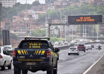 Arrastão é registrado na BR-324, em Salvador;  motoristas voltam na contramão para fugir de criminosos