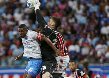 Bahia leva gol nos acréscimos, perde para o São Paulo e segue no Z-4