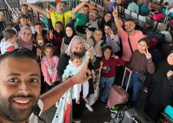 Brasileiros cruzam a fronteira de Gaza com o Egito