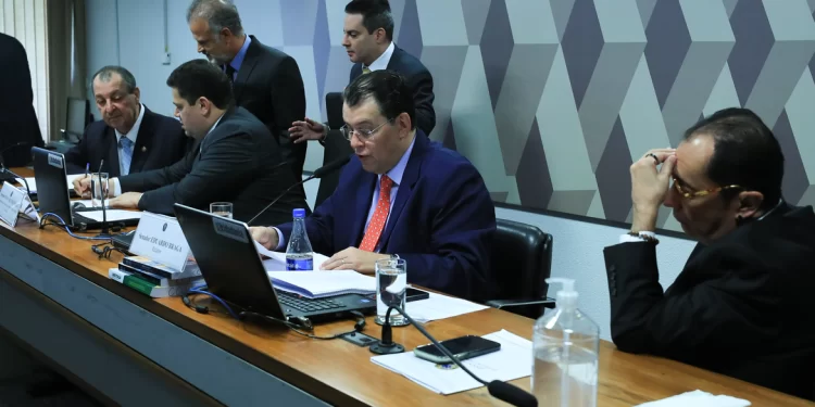 CCJ do Senado aprova reforma tributária