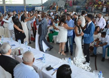 171 casais oficializam a união no casamento coletivo em Feira de Santana
