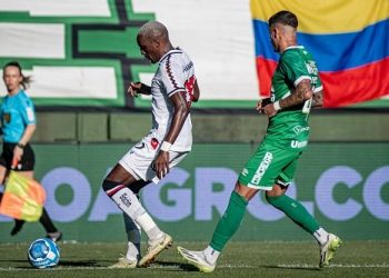 Vitória se despede com derrota da Série B para a Chapecoense