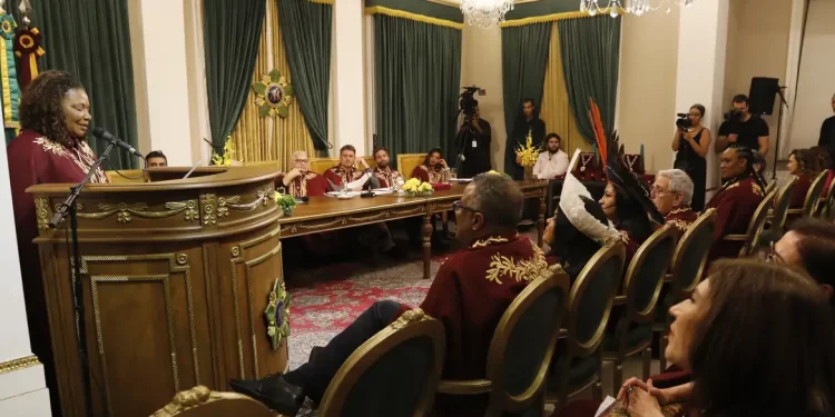 Academia Brasileira de Cultura dá posse a 13 novos membros