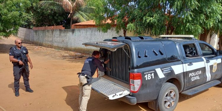 Homem é preso suspeito de usar app de transporte para sequestrar passageiras em Feira