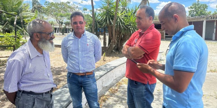 Secretário de Agricultura inspeciona feiras livres e entrepostos para planejar melhorias