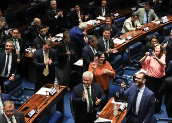 Senado aprova PEC que limita decisões individuais de ministros do STF