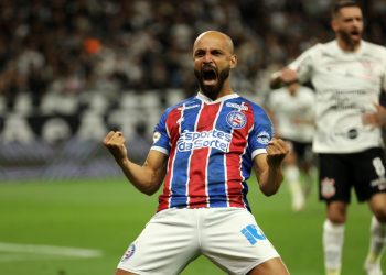 Bahia goleia Corinthians, quebra tabu histórico e conquista reabilitação no Brasileirão