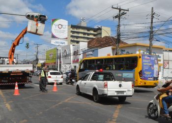 Prefeitura substitui 30 contadores regressivos em semáforos na Getúlio Vargas