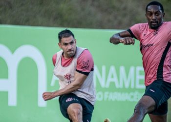 Vitória enfrenta o Vila Nova neste domingo