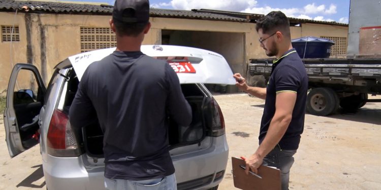 SMTT supera meta e 446 táxis já foram vistoriados em Feira