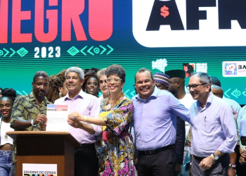 Governador da BA sanciona lei que proíbe contratação de condenados por racismo para cargos públicos