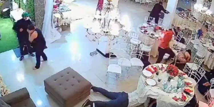 Assaltantes invadem festa de casamento e roubam convidados