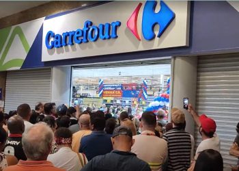 Carrefour nega fechamento na Bahia e promete reestruturação