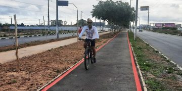 Ciclovia na avenida Noide Cerqueira recebe sinalização