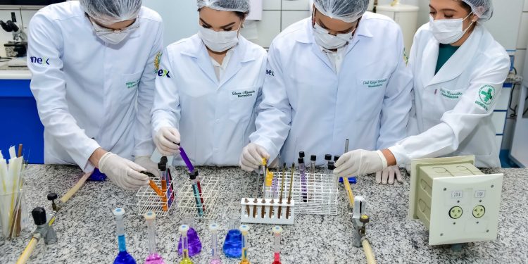 Biomedicina da Unex em Feira de Santana recebe nota máxima do MEC
