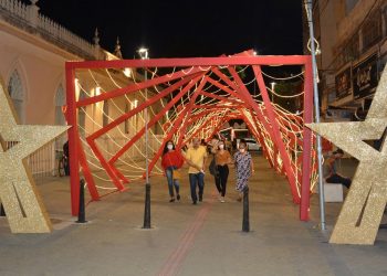 Espetáculo de música e luzes abre as portas do Natal de Feira