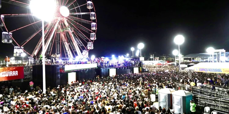 Festival Virada Salvador registra mais de 300 mil pessoas na segunda noite de festa na Arena Daniela Mercury
