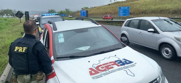 PRF e AGERBA intensificam fiscalização na BR 324 contra transporte clandestino