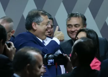 Senado aprova indicação de Flávio Dino para ministro do STF