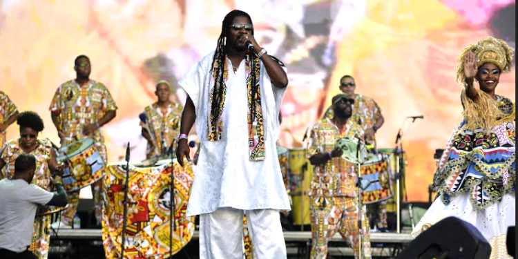 Ilê Aiyê abre shows da noite de Réveillon no Festival Virada Salvador 