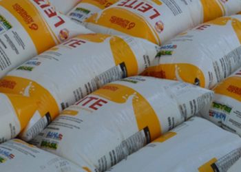 Prefeitura de Feira já distribuiu mais de 1 milhão de litros de leite este ano