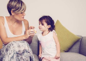 2,5 milhões de mulheres deixaram de trabalhar para cuidar da casa ou da família