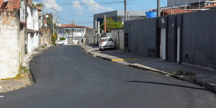Prefeitura de Feira leva calçamento, pavimentação asfáltica e reparos nas vias em uma semana