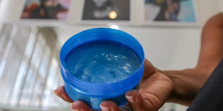 Pomada modeladora de cabelo faz emergência do Rio lotar após Natal