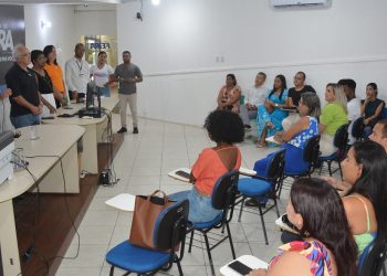 Dezesseis professores foram empossados nesta terça pela prefeitura de Feira