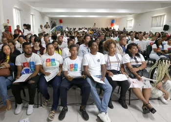 Certificação marca conquistas de 500 jovens e adultos nos programas Trilha e Qualifica Bahia