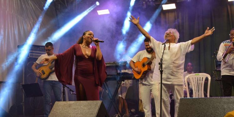 Programação Natalina em Feira: Dionorina e Carol Pereyr fazem dobradinha com clássicos da MPB e do reggae