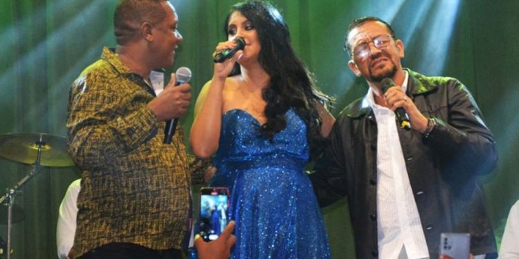 Programação Natalina: Talitha Costa e Outros Baianos fazem dobradinha e encantam ao interpretar grandes canções