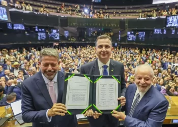 Congresso promulga emenda constitucional da reforma tributária