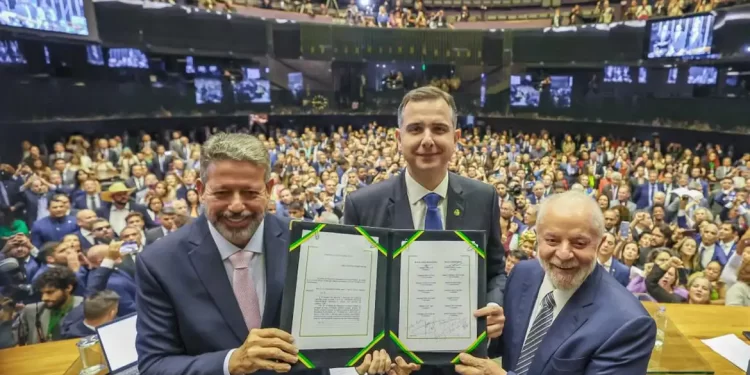 Congresso promulga emenda constitucional da reforma tributária