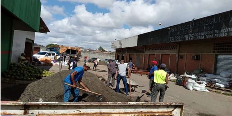 SEAGRI realiza operação tapa buracos no Centro de Abastecimento