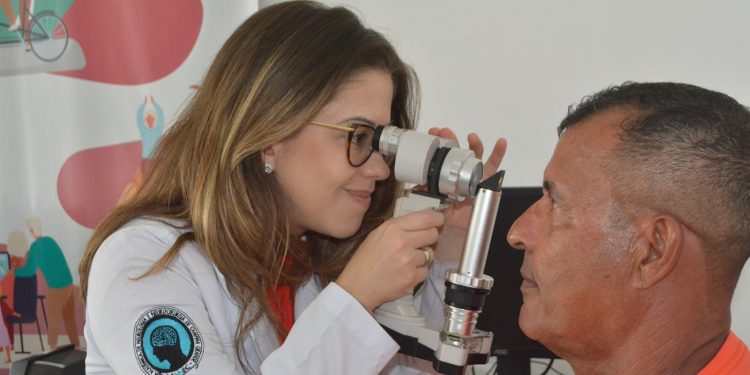 Mutirão para exame de catarata e atividades de bem estar movimentam o Centro Dona Zazinha