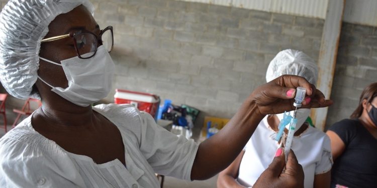 Vacinação contra Covid no Shopping Popular e Mercado de Arte