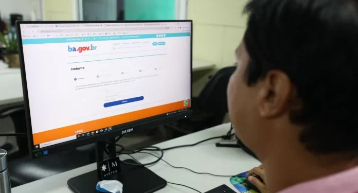 Matrícula on-line 2024 na rede estadual de ensino requer cadastramento prévio em plataforma do governo