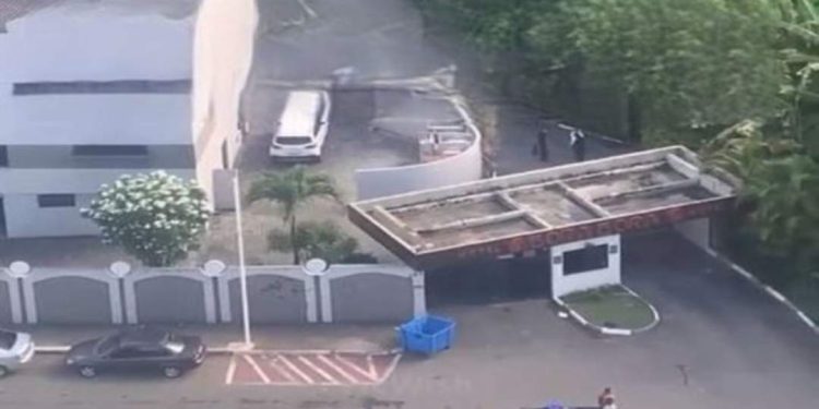 Homem que se diz traído invade motel e corta pescoço da mulher na Bahia