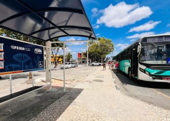 Feira: Secretaria de Mobilidade implementa novos abrigos de passageiros