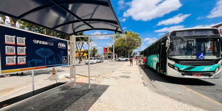 Feira: Secretaria de Mobilidade implementa novos abrigos de passageiros
