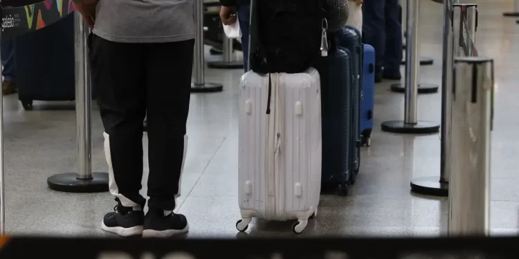 Auditores da Receita fazem operação-padrão em aeroportos nesta terça