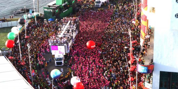 Às vésperas do Carnaval, Bahia é apontada em pesquisa como estado mais festeiro do país